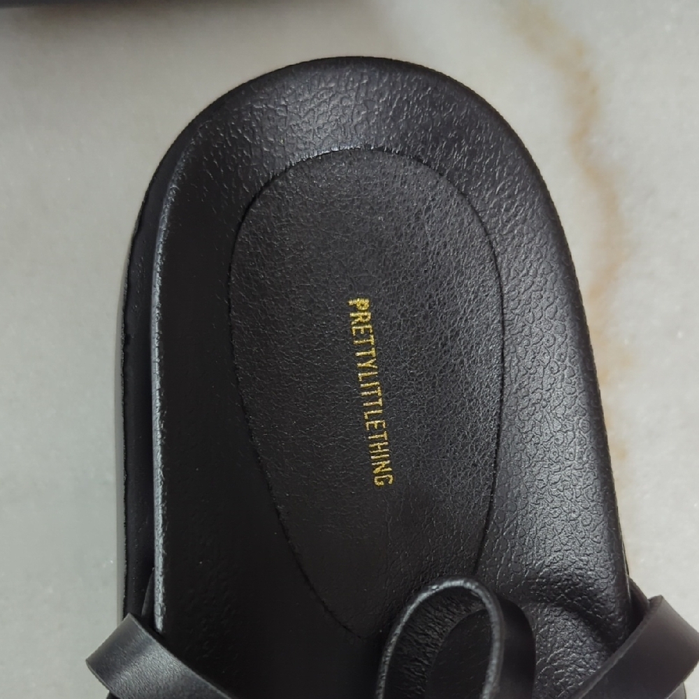 NWT PrettyLittleThing Black Strappy Sandals - Picture 4 of 6